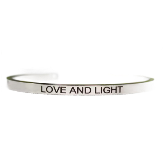 Edelstahlarmband silber mit Gravur Liebe und Licht, offene Manschette, 4 mm