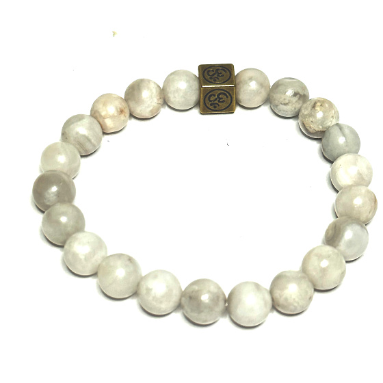 Achat grau mit königlichem Mantra Ohm-Armband elastischer Naturstein, Kugel 8 mm / 16 - 17 cm