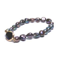 Perle schwarz mit Verzierung elastisches Armband natürlich, 7 - 8 mm / 16 - 17 cm, Symbol der Weiblichkeit, bringt Bewunderung