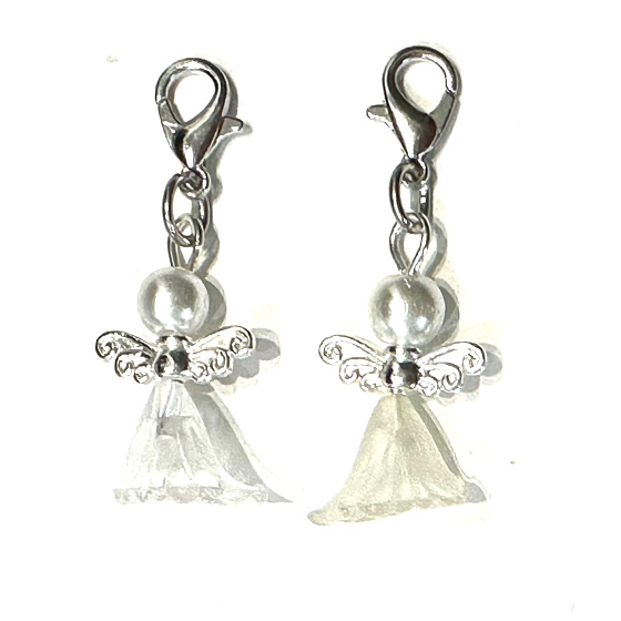 Engel tanzender Anhänger mit Flügeln weißer Rock 14 x 24 mm 1 Stück