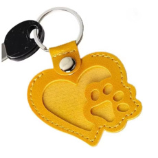Klíčenka Tlapka se srdcem – památka na mazlíčka| koženková | žlutá