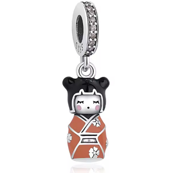 Charm Japonsko - panenka Kokeshi v hnědo-oranžovém kimonu - japonská elegance, přívěsek na náramek cestování