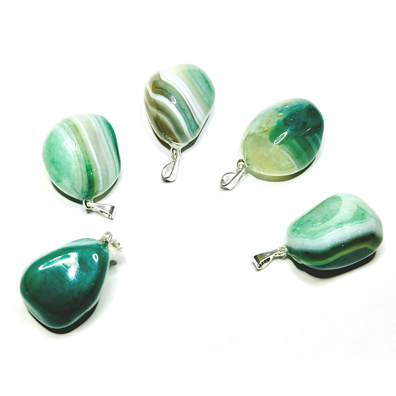 Achat grün Trommel-Anhänger Naturstein 2,2-3 cm, 1 Stück, symbolisiert das Element Erde