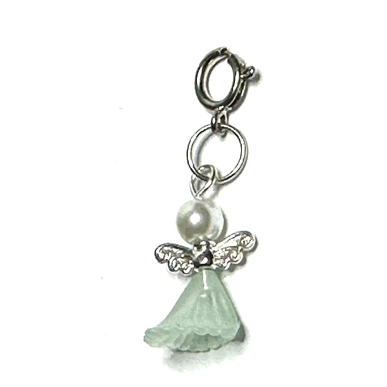 Engel tanzender Anhänger mit Flügeln hellgrüner Rock 14 x 24 mm 1 Stück