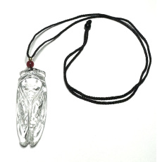 Křišťál cikáda přívěsek přírodní kámen, ručně vyřezávaný 53 x 18 x 13 mm, kámen kamenů