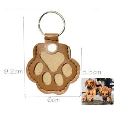 Klíčenka Tlapka – památka na vašeho mazlíčka, kterou máte stále u sebe, koženková, hnědá Klíčenka Tlapka – památka na vašeho mazlíčka, kterou máte stále u sebe, koženková, hnědá