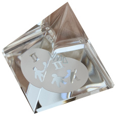 Kristallglas Pyramide klar mit Sternzeichen Zwillinge