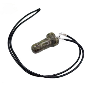 Heliotrop / Bloodstone Penis amulet pro plodnost, přívěsek přírodní kámen ručně broušený 3 cm, kámen odvahy