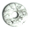 Magnesit / Howlite weiß Donut Naturstein 30 mm, Reinigungsstein