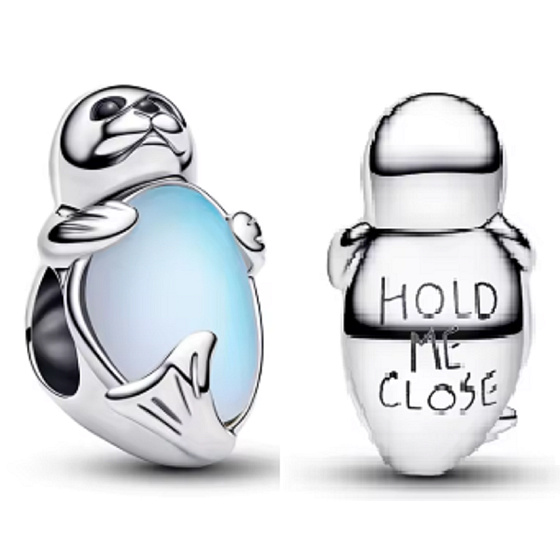 Charm Tuleň s opálovým efektem, symbol něžnosti a ochrany, korálek na náramek zvíře