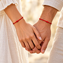 Die Kraft der Farben: Rot gedrehtes Armband aus Schnur mit Knotenverschluss – 25 cm | Symbol für Glück, Schutz und Verbundenheit